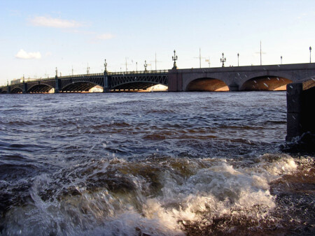 Шторм у Троицкого моста