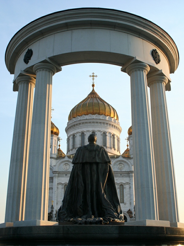 Пред Храмом