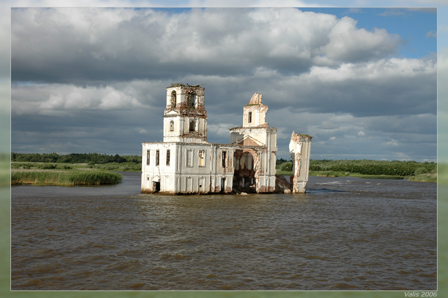 Затопленная церковь.