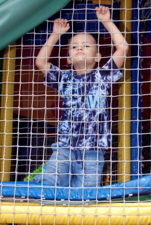 Детка в клетке