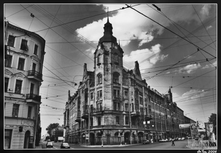 В паутине проводов..