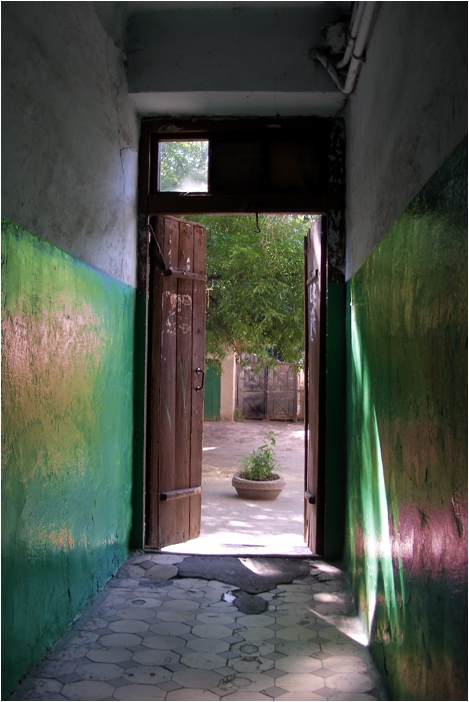 Маленькая дверь в большой мир / Small door into a big world