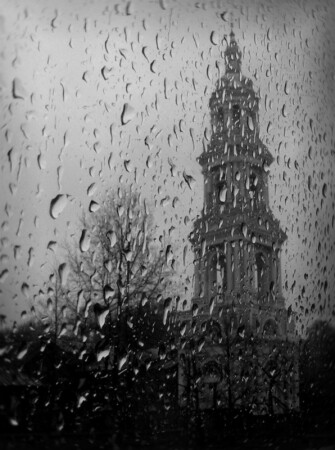 было дождливо