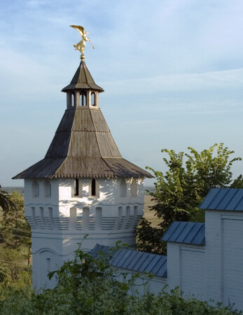 Монастырская стена