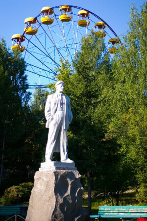 Владимир Владимирович разгоняет тьму. Колесо истории.