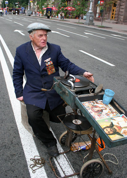 DJ из сороковых годов