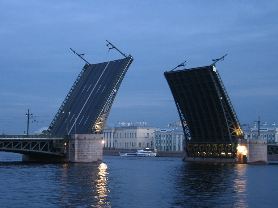 Мосты развели...