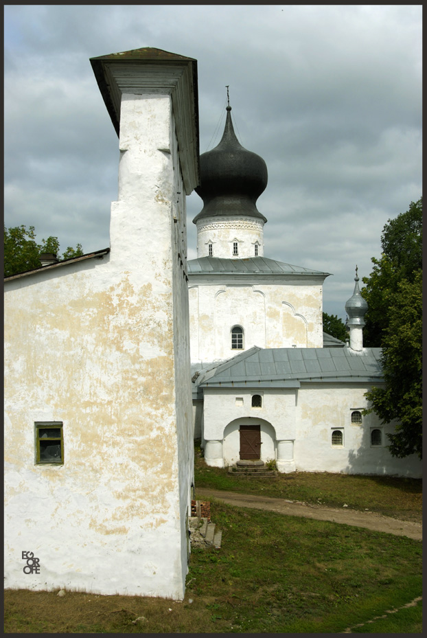 просто так