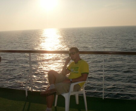 Что ищет он в краю далёком?