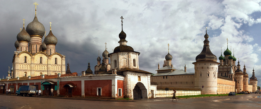 Ростовский кремль после грозы