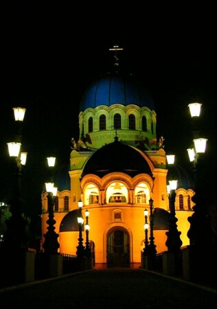 Храм в ночи