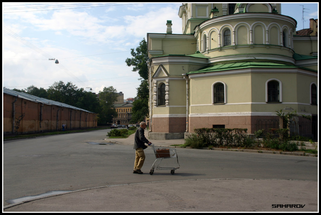 В СУПЕРМАРКЕТ...