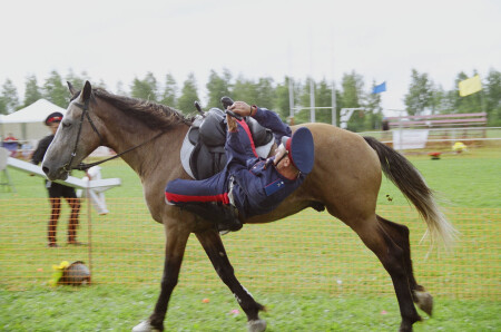 Врагу не сдается наш гордый казак)))