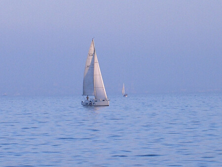 Белеет парус одинокий...