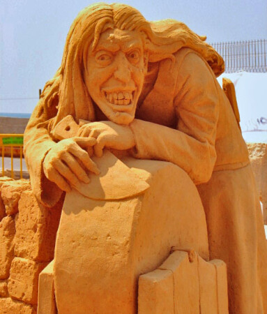 Баба -Яга,пряничный домик