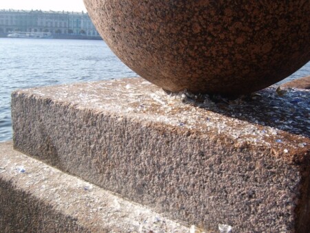 ...здесь разбиваются бокалы и соединяются сердца...