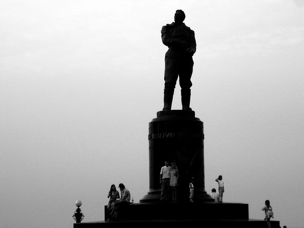 Памятник Ч
