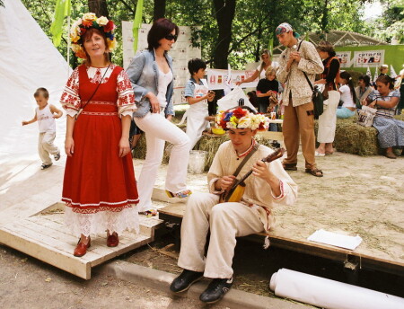народ отдыхает,как может:)))
