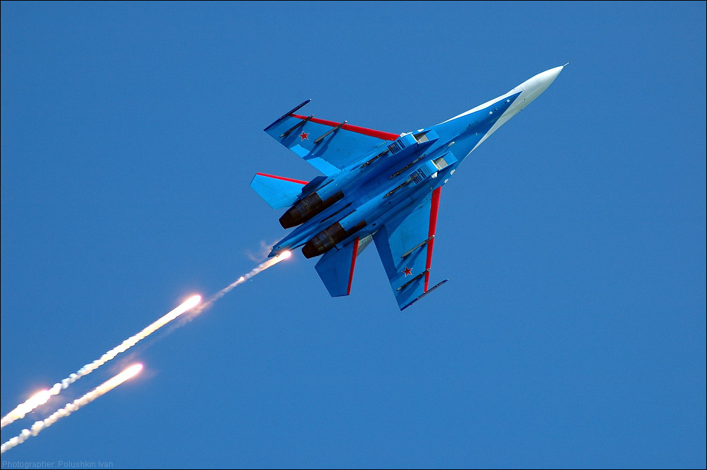 Отстрел тепловых ракет СУ-27 (Русские витязи)