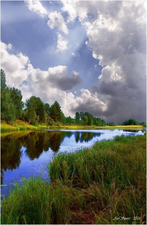 Август.