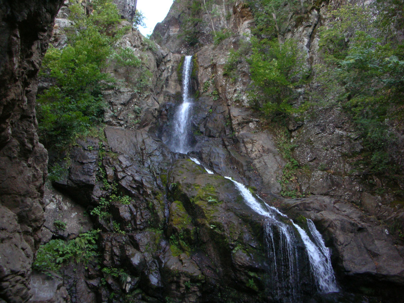 В горах