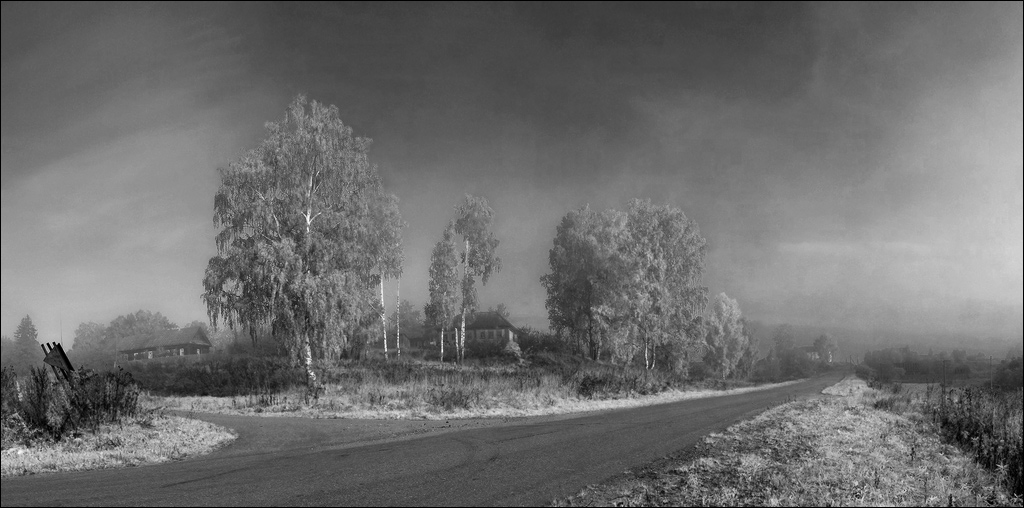 Черно-белая туманная панорама про Моркины горы