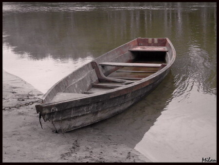 Лодка на привязи