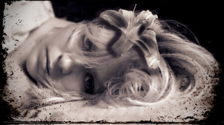 Портрет с цветком