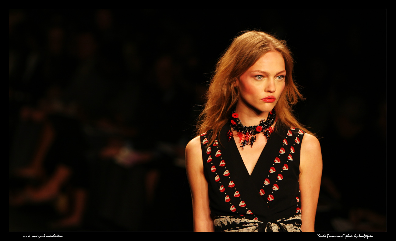 &quot;SASHA PIVOVAROVA ,&quot;ANNA SUI&quot; COLLECTION&quot; NEW YORK