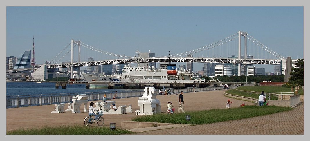 Набережная. Радужный мост.