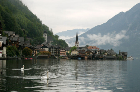 22183 Hallstatt: city in the heart of Alps