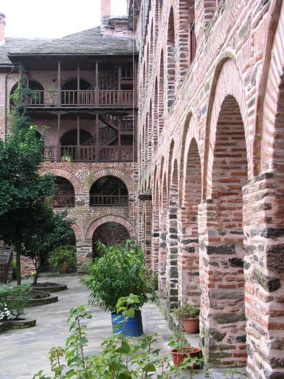 Кутлумушский дворик