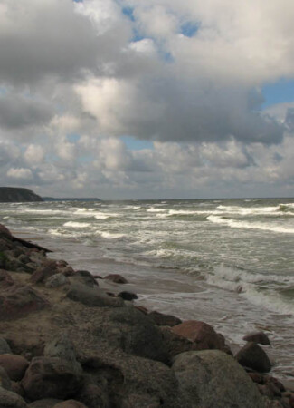 Камни, облака