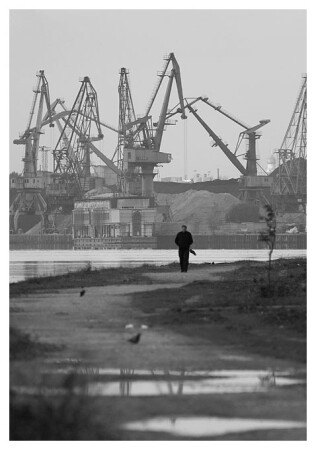 город переплетается за тобой