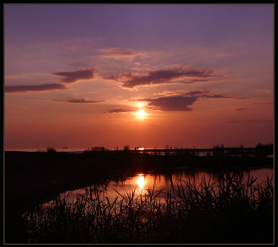 Река, море.. и Солнце как Сатурн..