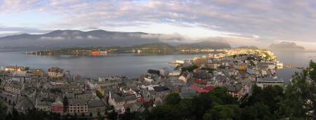 ...коснётся крыш - проснётся город