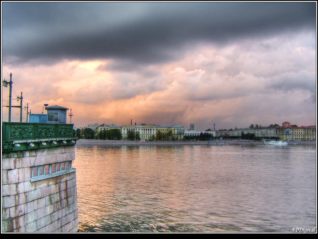 Нева у Литейного моста (HDR)