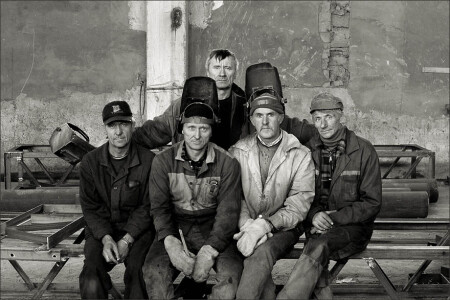 Бригада, третьи сутки без сна...