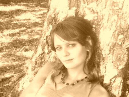 загадочная...