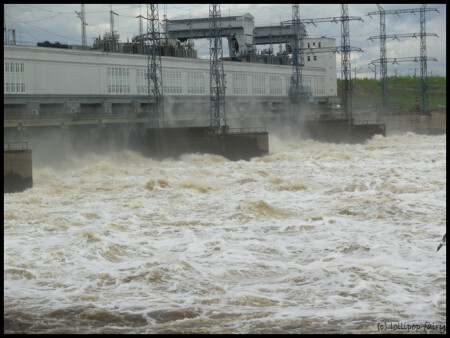 Бушует Стихия