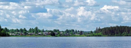 Поселок Охват на берегу одноименного озера