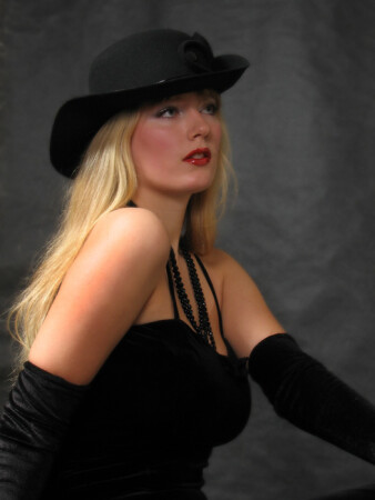 Девушка в шляпе