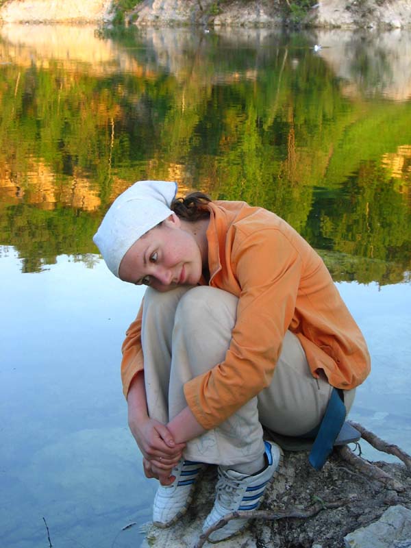 Алёнушки нынче не грустят, Аленушки в туризм подались...
