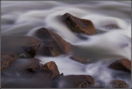 О ТЕКУЩЕЙ,КАК ЖИЗНЬ,ВОДЕ ФОТКА.