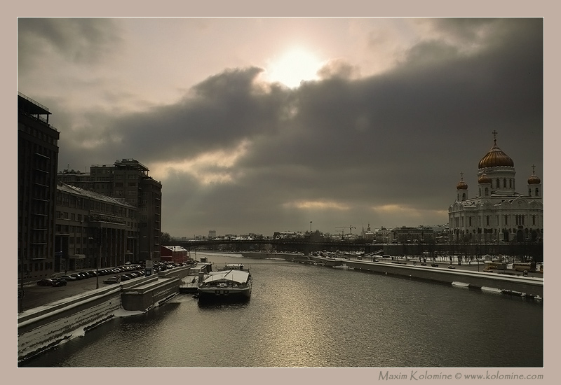 Москва-река. На разных берегах...