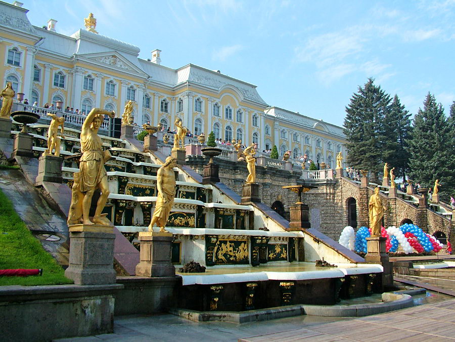 сейчас включат фонтаны