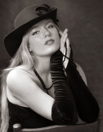 Портрет с бусами