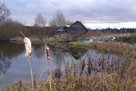 Домик у озера