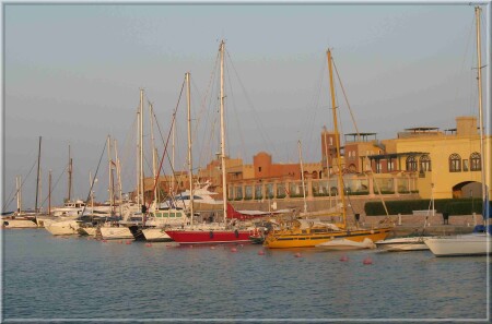 Уходят в Море Корабли...