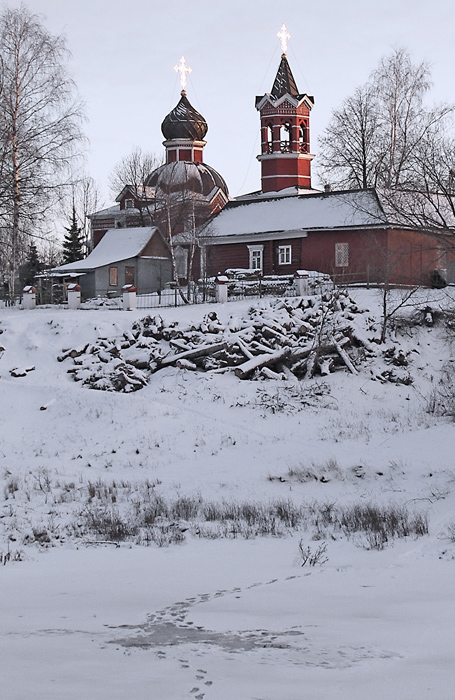 Над оврагом